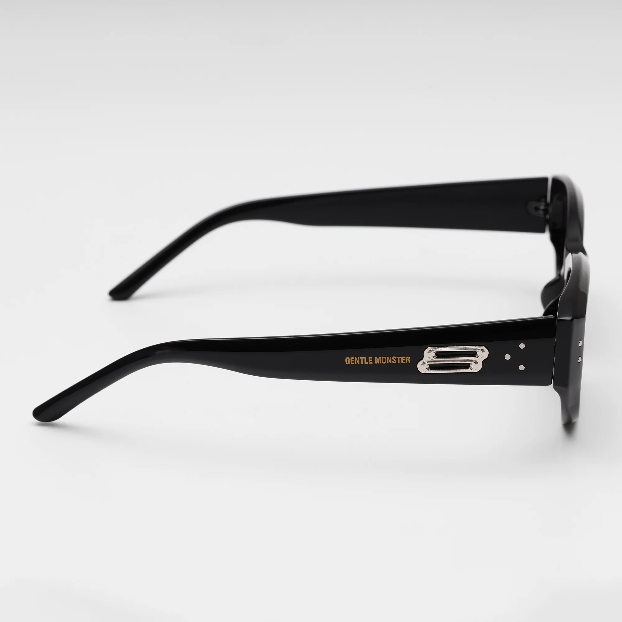 Black Cat-Eye Sunglasses - Image 6