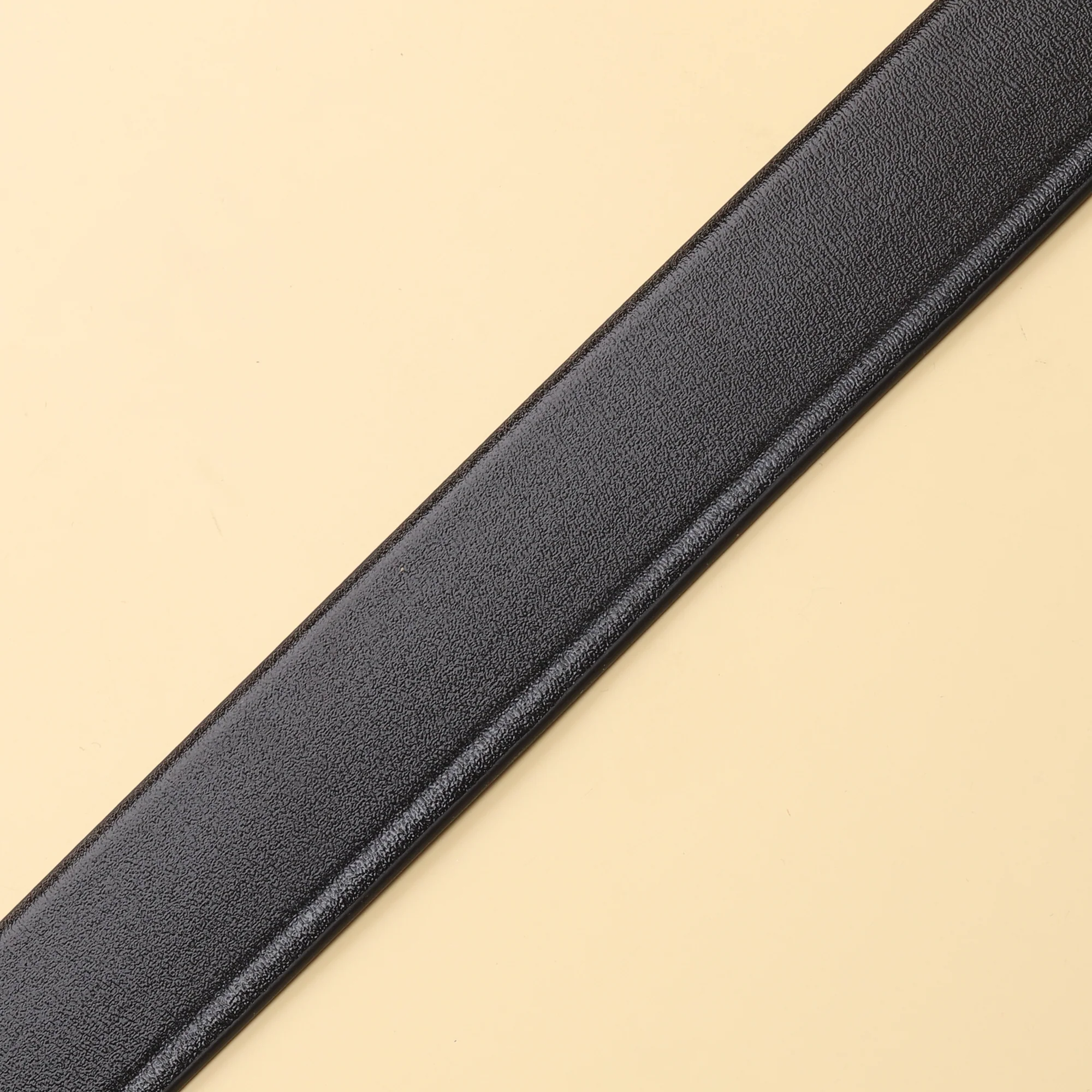 Black "G" Buckle Leather Belt - Image 4