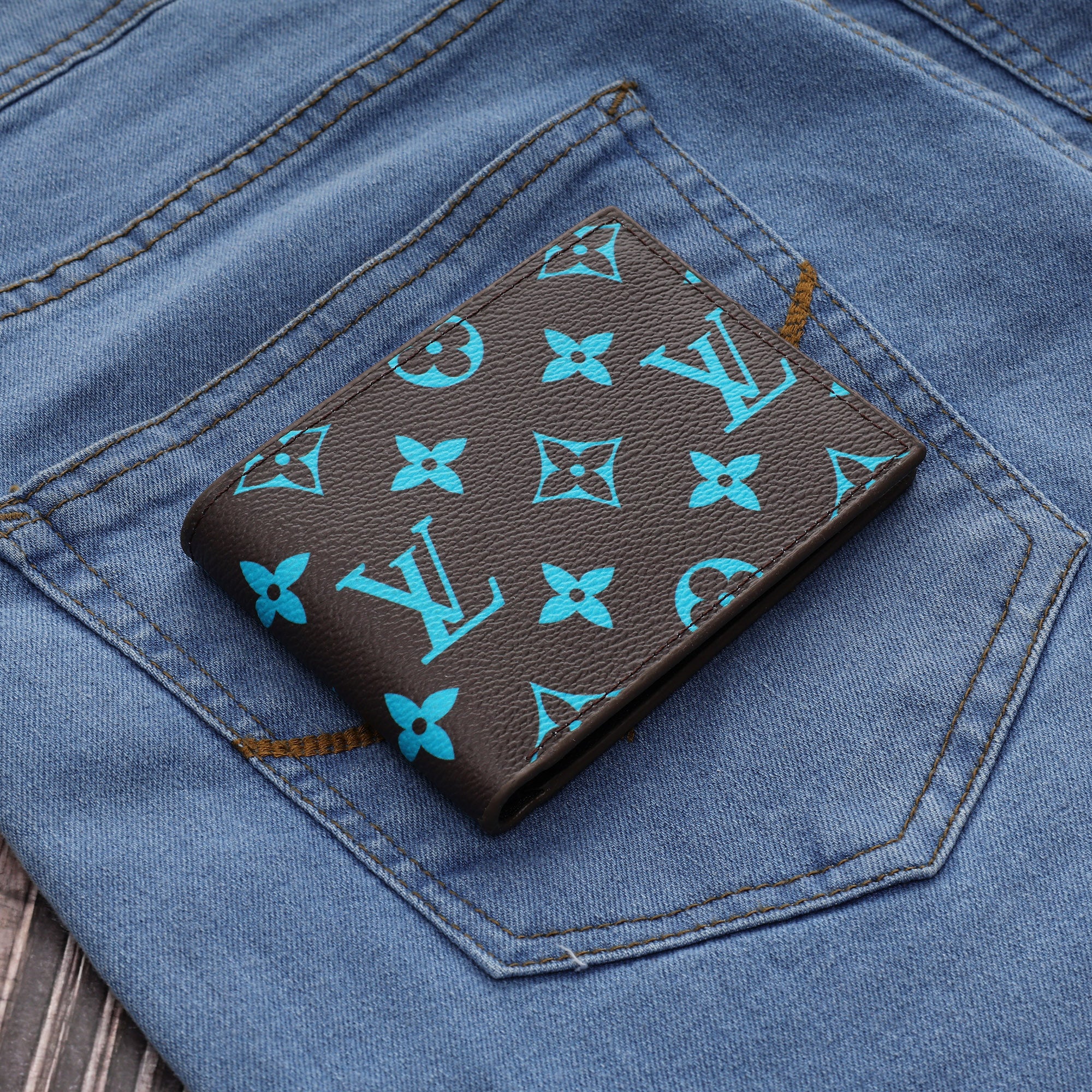 Bold Graphic Pattern Wallet - Image 4
