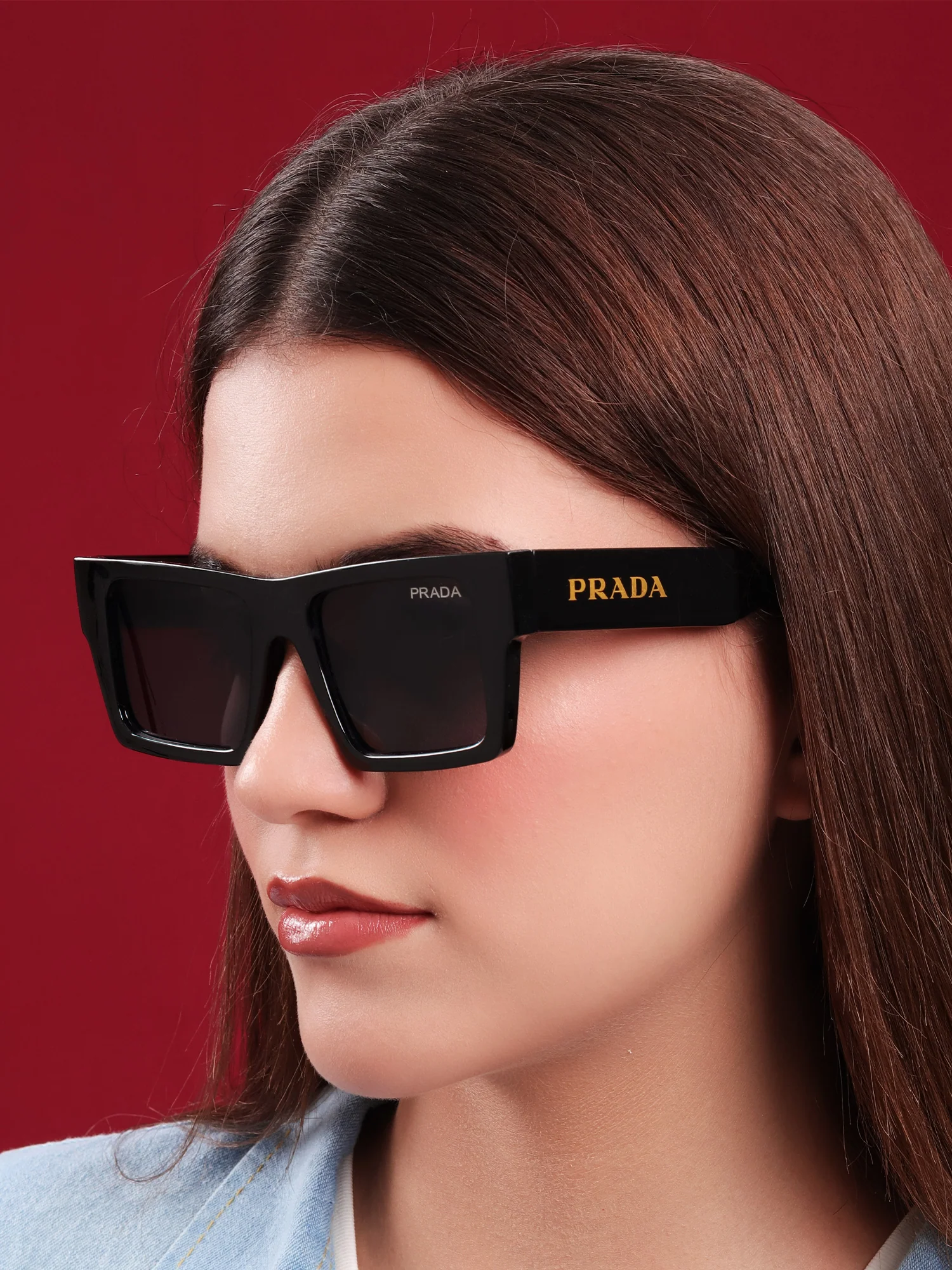 Classic Black Rectangle Sunglasses - Image 3