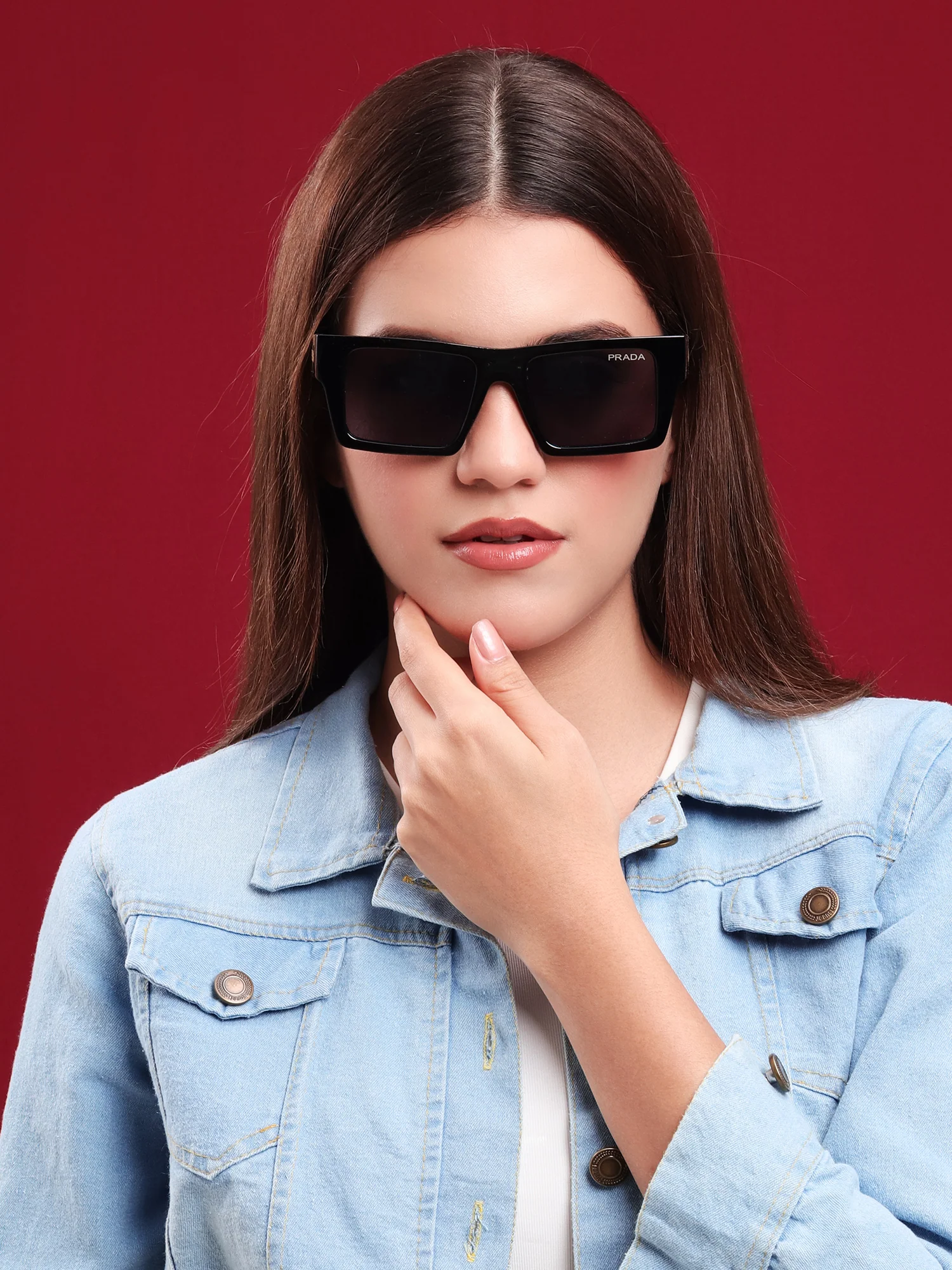 Classic Black Rectangle Sunglasses - Image 4