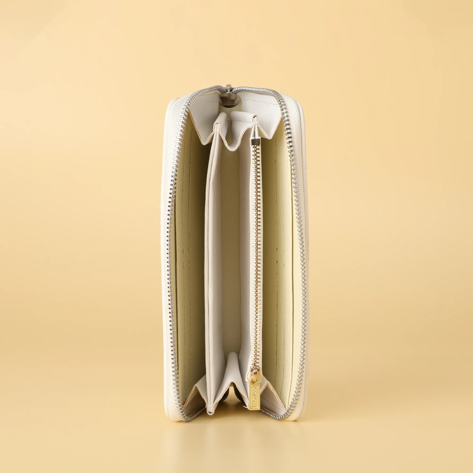 Coach White Quilted Zip-Around Wallet - Image 4