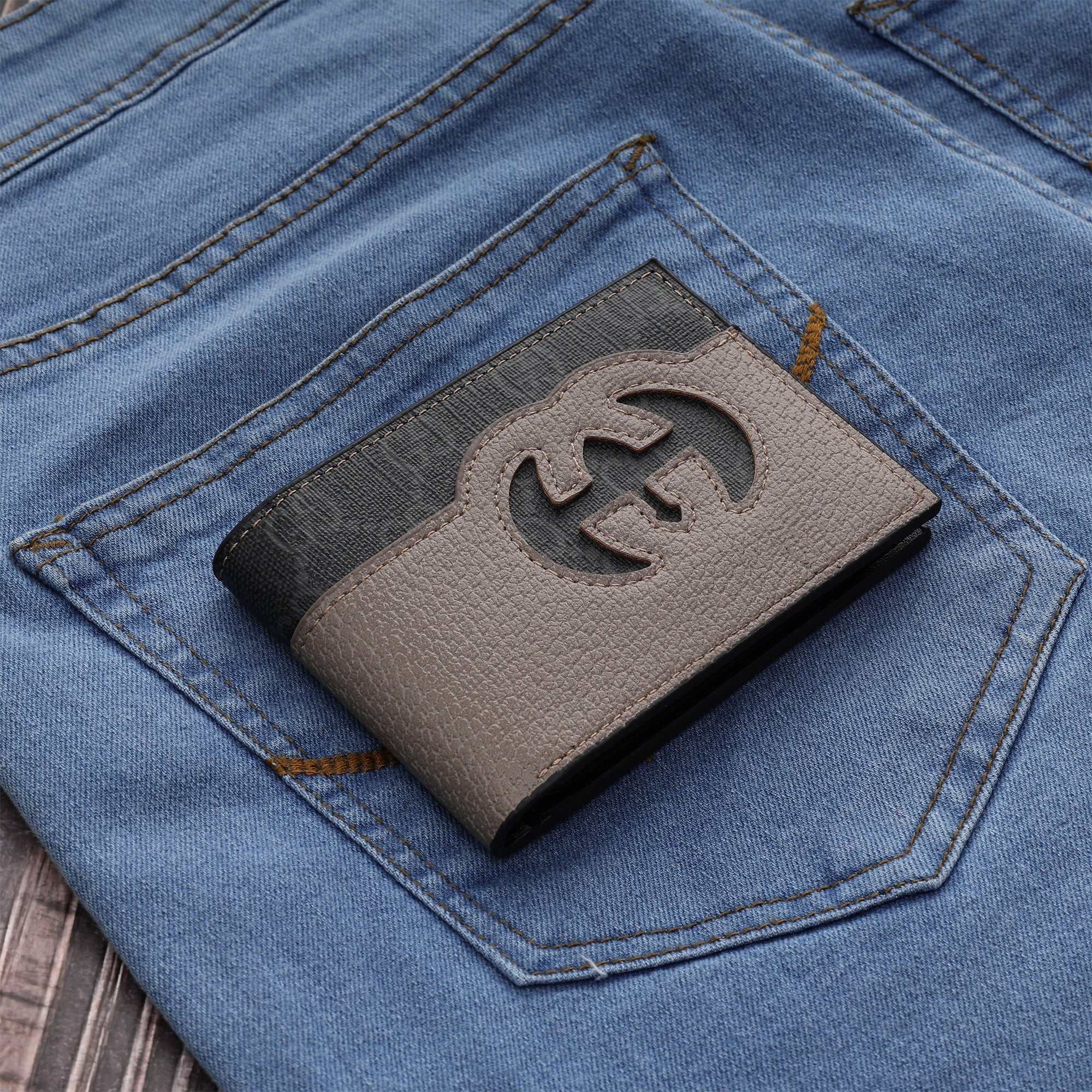 Cut-Out Logo Style Wallet - Image 4