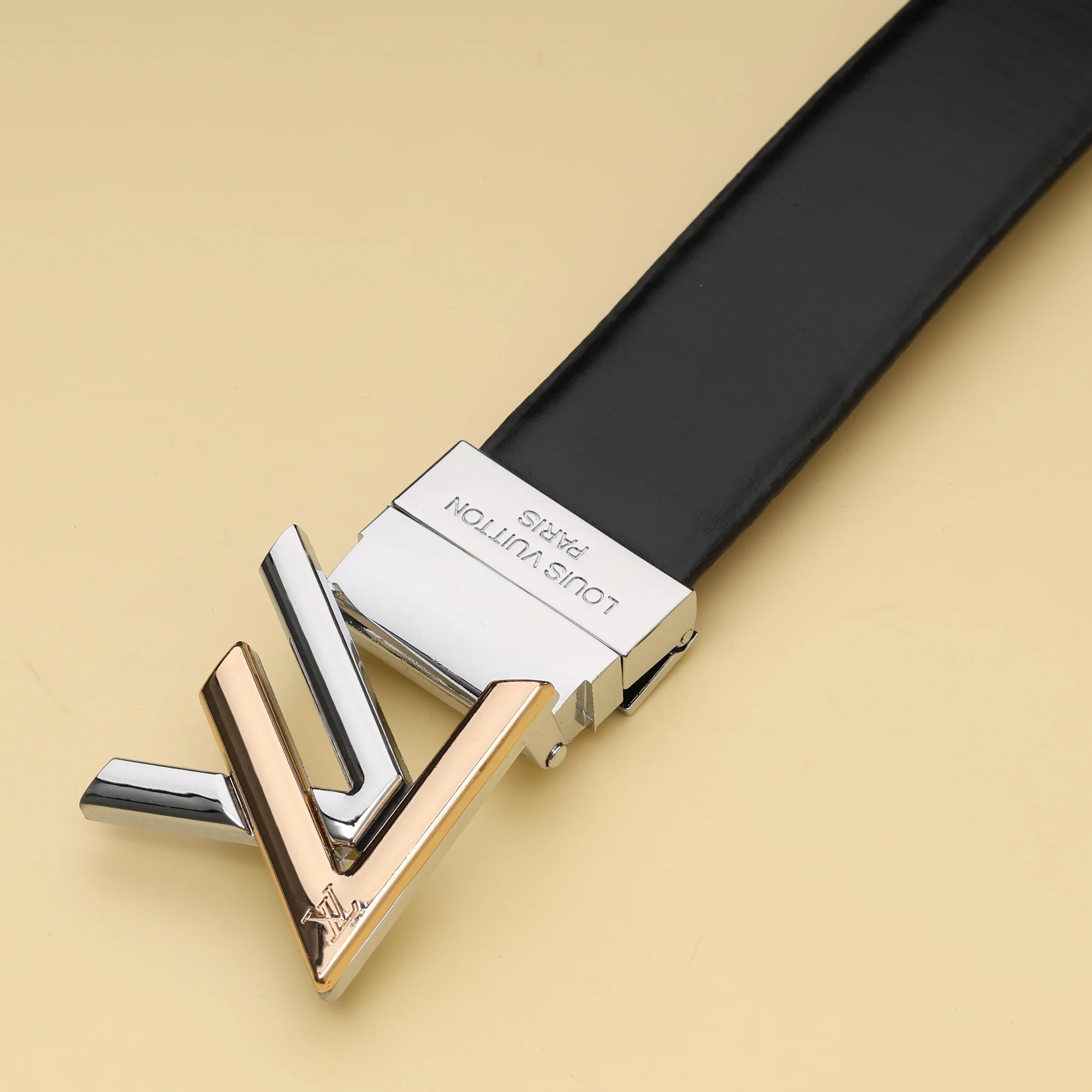 Dual-Tone Buckle Belt