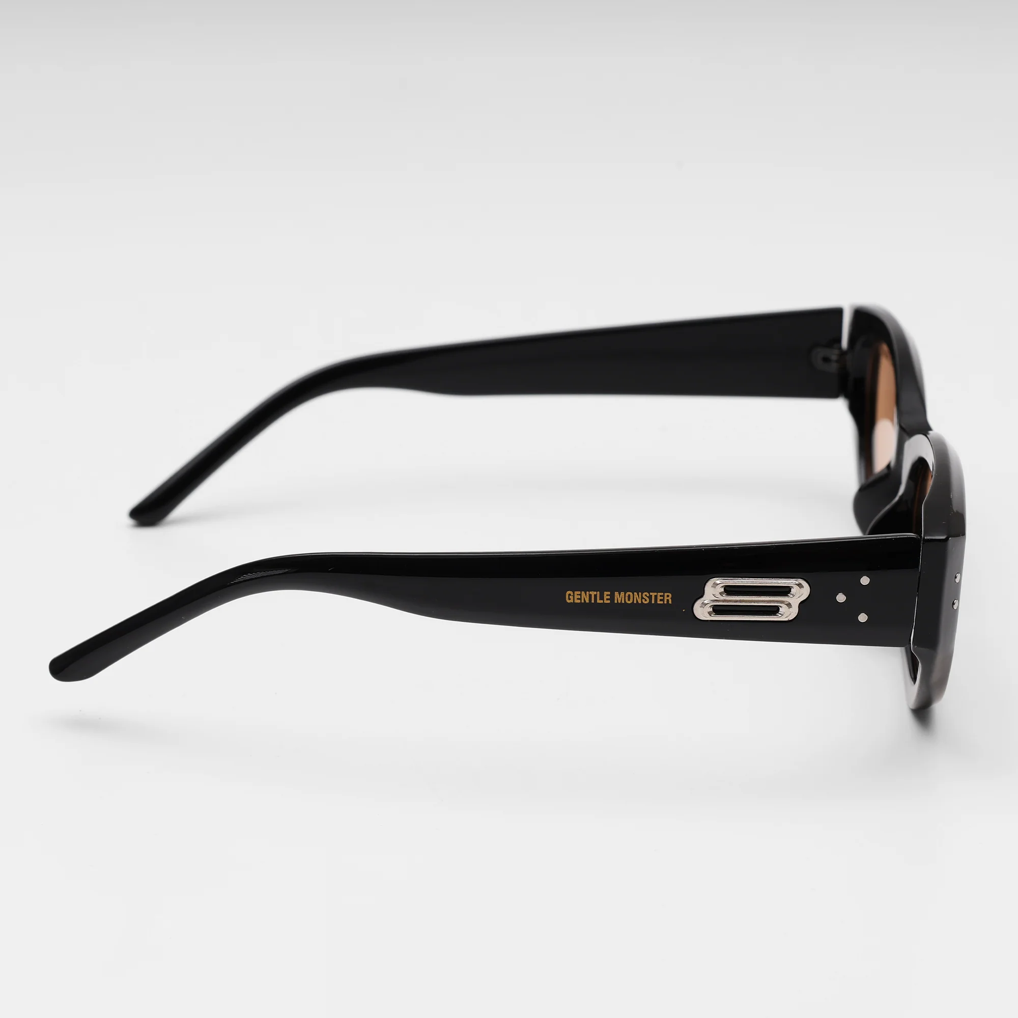 Gentle Monster Modern Cat-Eye Sunglasses - Image 5