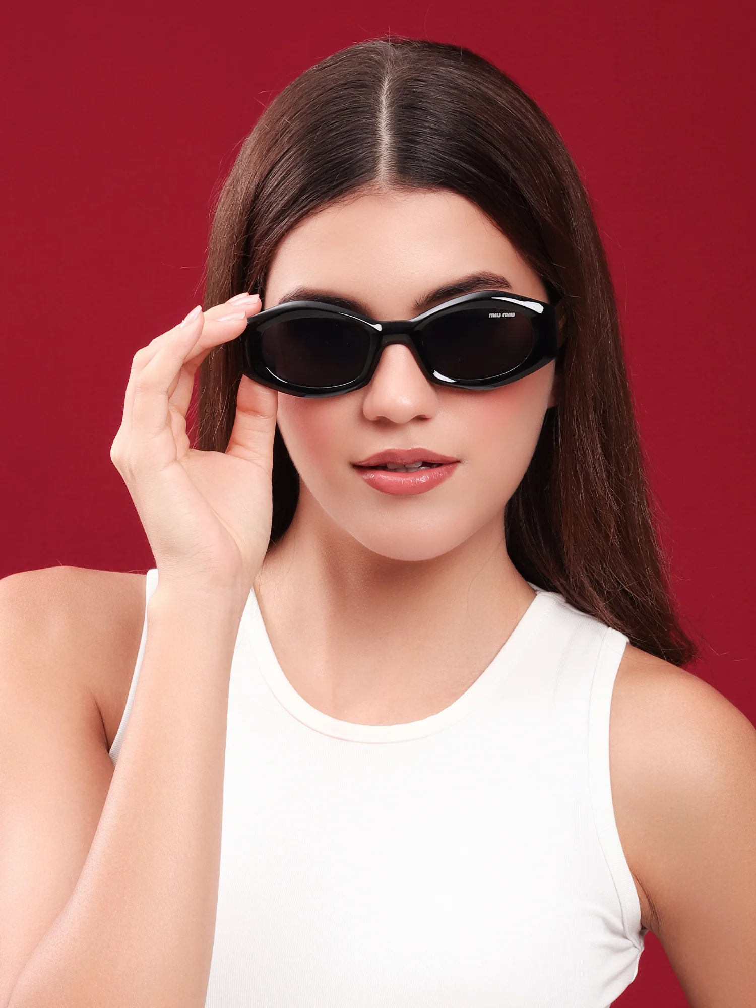 Noir Oval Sunglasses - Image 3