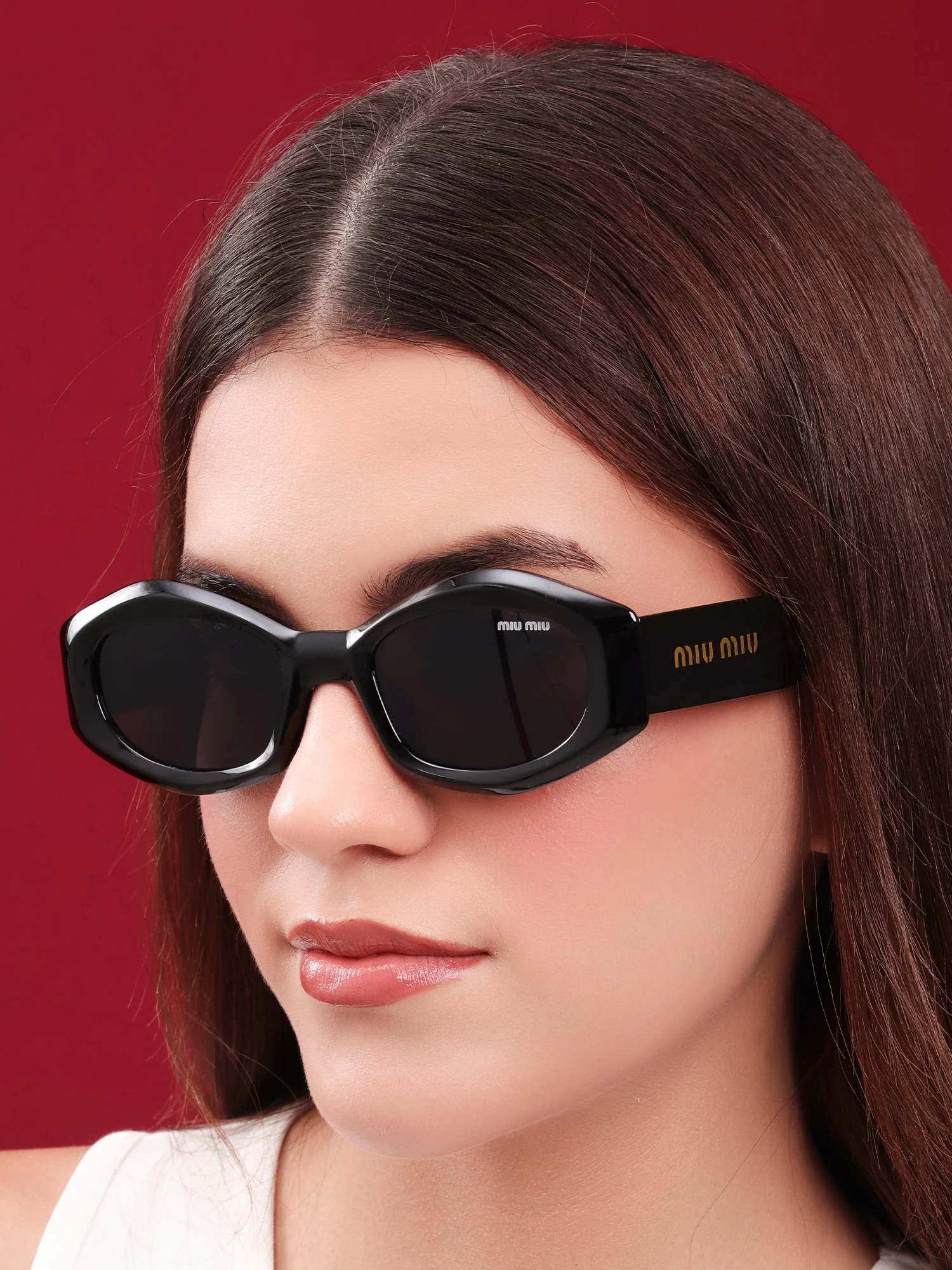 Noir Oval Sunglasses - Image 4